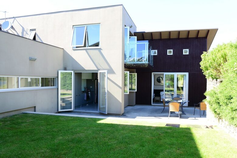 Lakeside Residence
