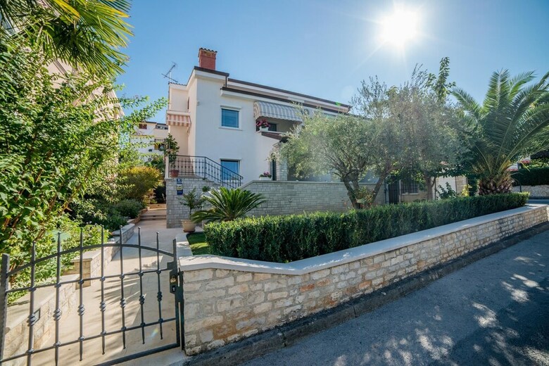 Apartments Lavizatic