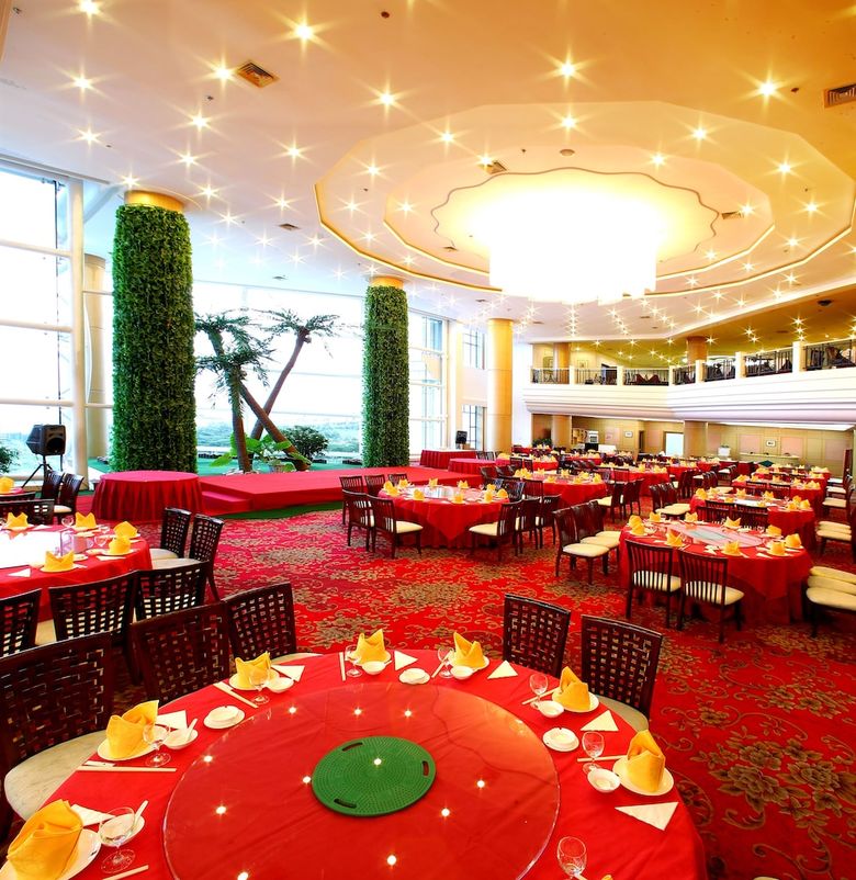 Hotel Golden Pebble International Convention Centre & Resort