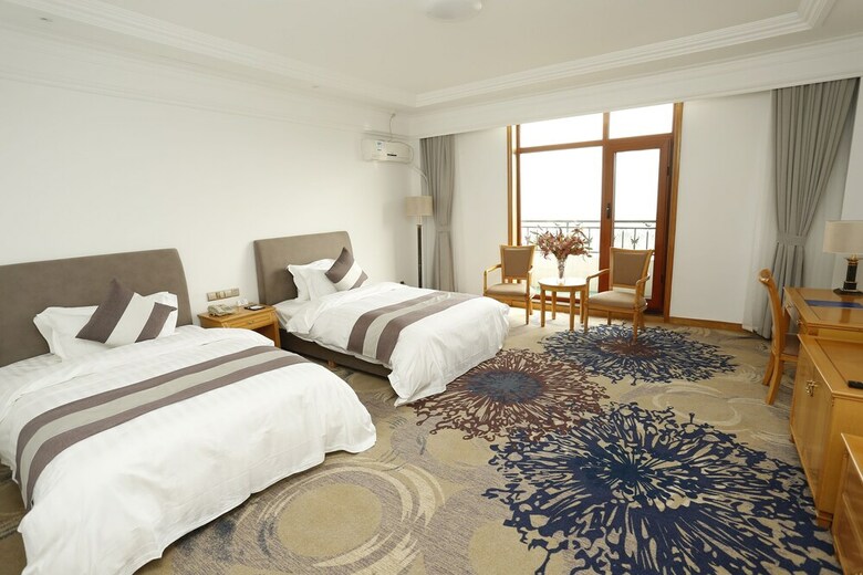 Hotel Golden Pebble International Convention Centre & Resort