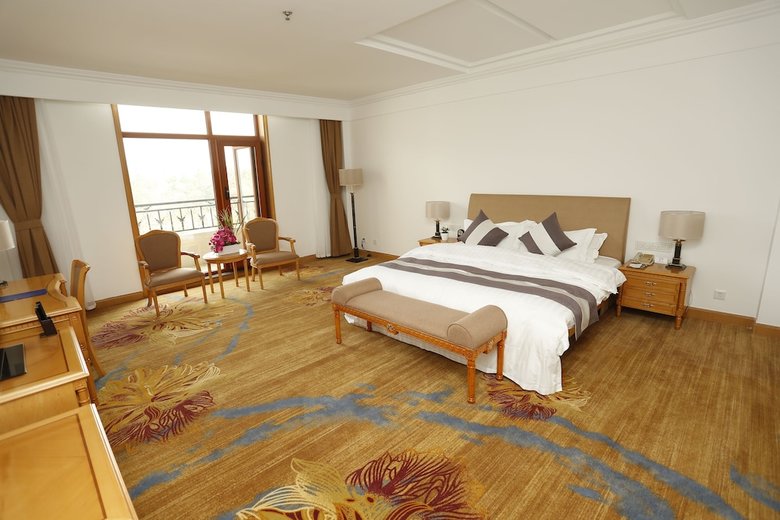 Hotel Golden Pebble International Convention Centre & Resort