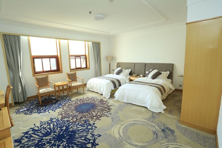 Hotel Golden Pebble International Convention Centre & Resort