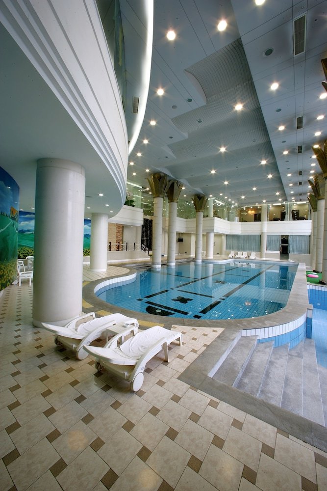 Hotel Golden Pebble International Convention Centre & Resort