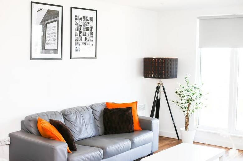 Bright 2br Apartments Quays