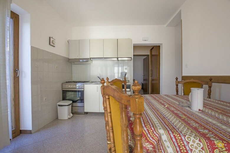Apartments Pino Rabac