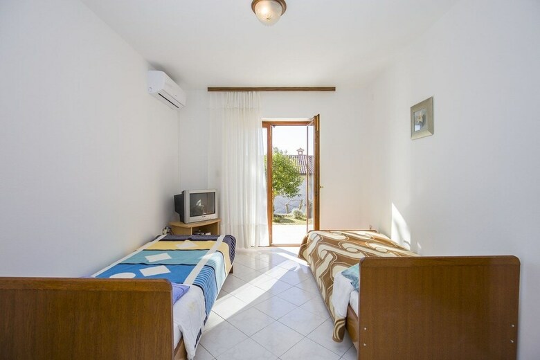 Apartments Pino Rabac