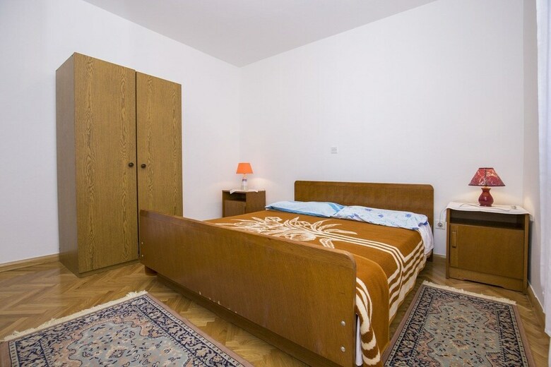 Apartments Pino Rabac
