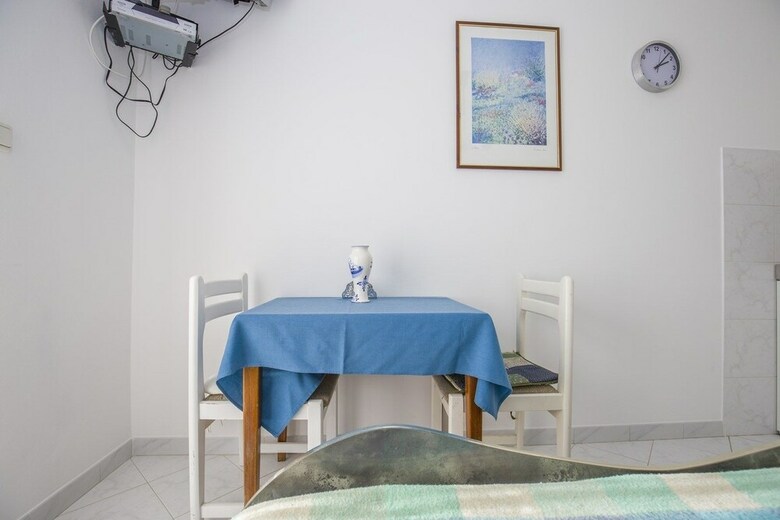 Apartments Pino Rabac