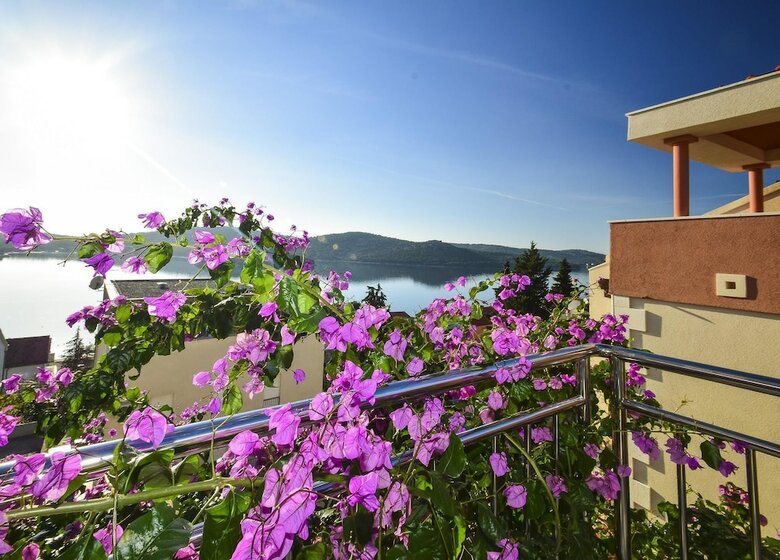 Apartments Radojka Tisno