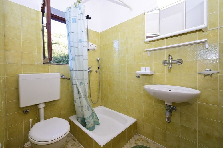 Apartments Radojka Tisno