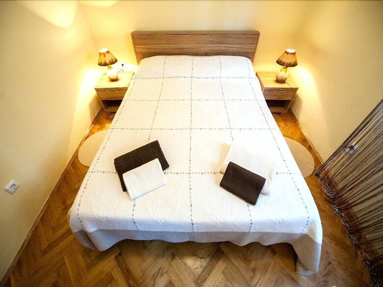 Apartment Boji? / One Bedroom
