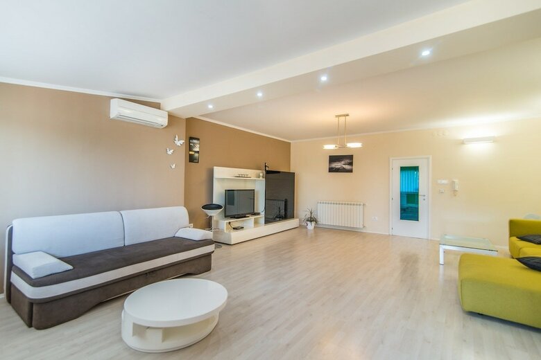 Holiday House Flego