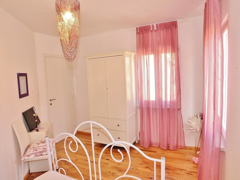 Holiday House Lico