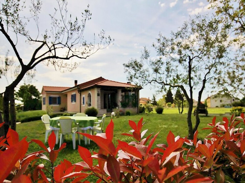 Holiday House Lico
