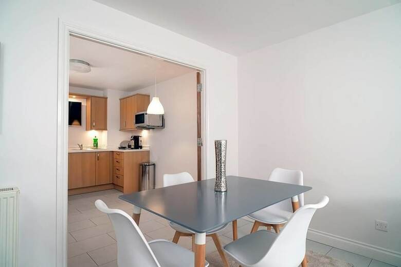 Modern Bright Apartment Near Centre