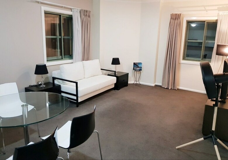 Darling Harbour Modern 1 Bedroom Apartment
