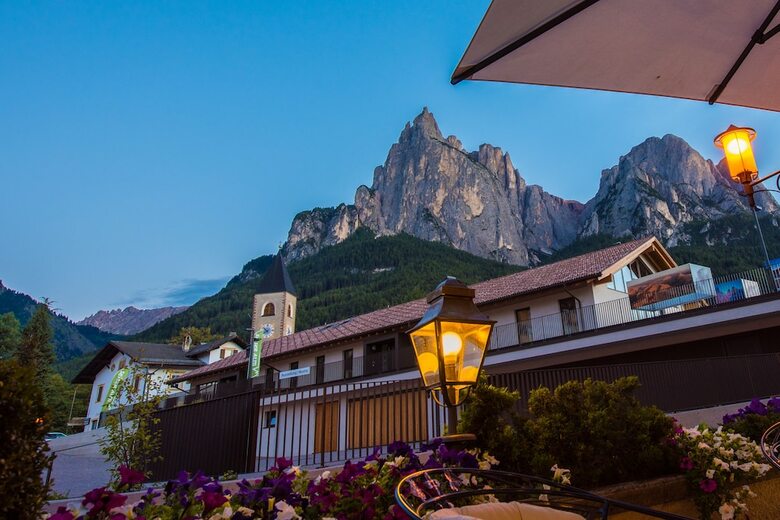 Hotel Enzian Genziana