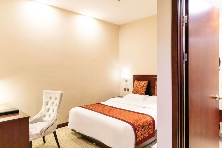 Warren Hotel