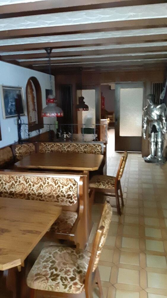 Black Bear Bikers Pub Hotel