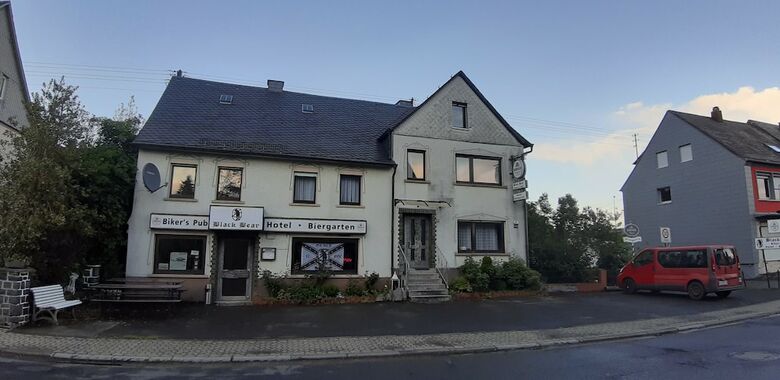 Black Bear Bikers Pub Hotel