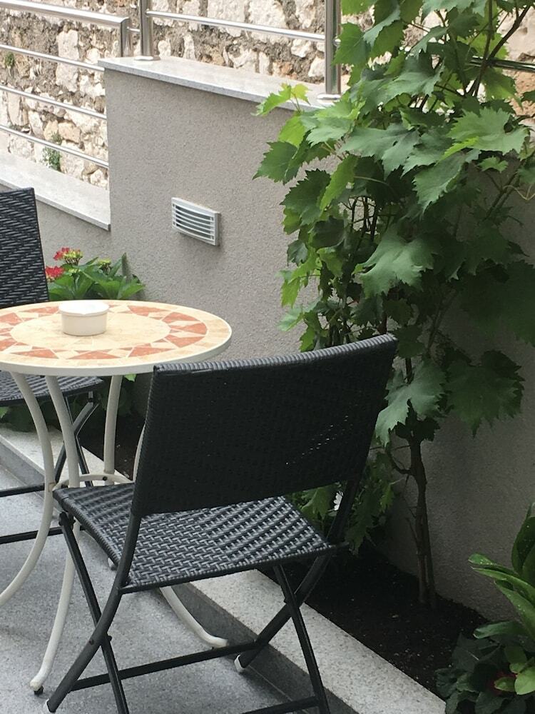 Aurora Apartments