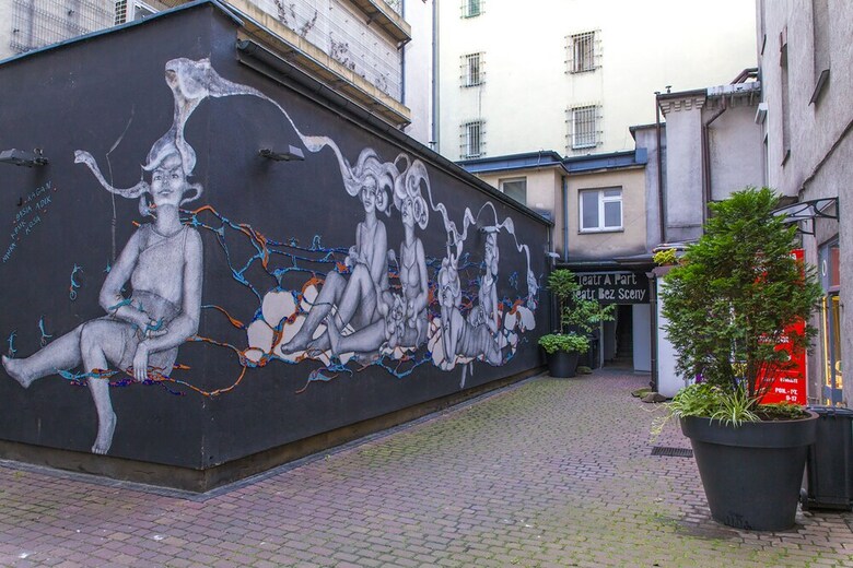 Follow The Rabbit Apartment
