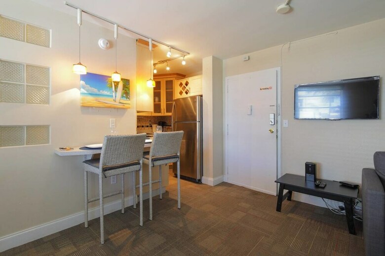Amazing Apartment Mins From South Beach Strip!