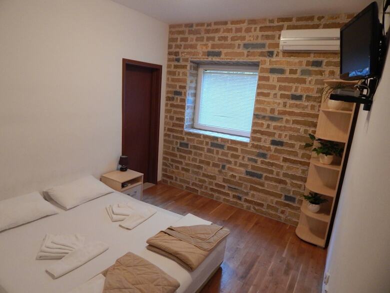 Contessa Apartments