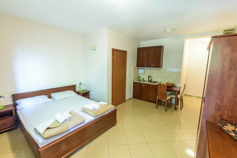 Contessa Apartments