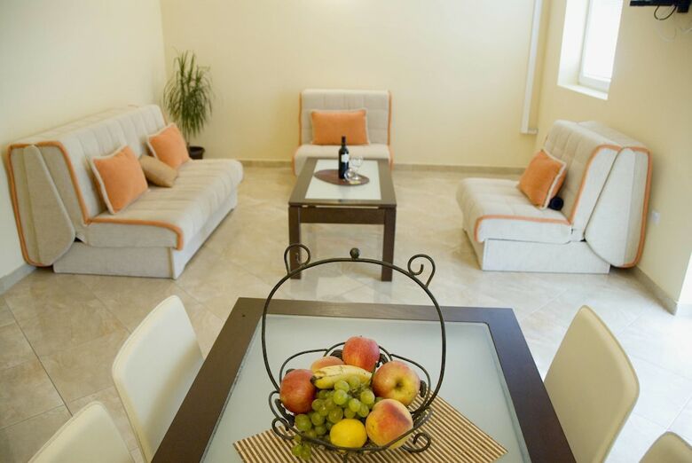 Contessa Apartments