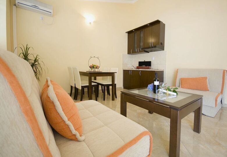 Contessa Apartments