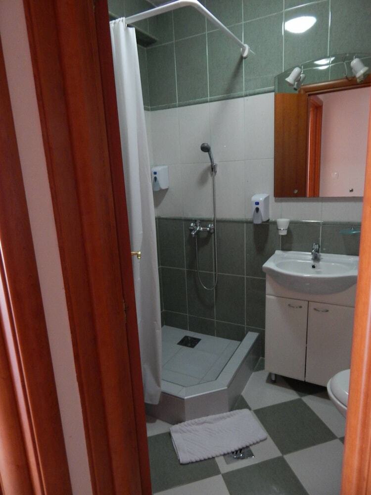 Contessa Apartments