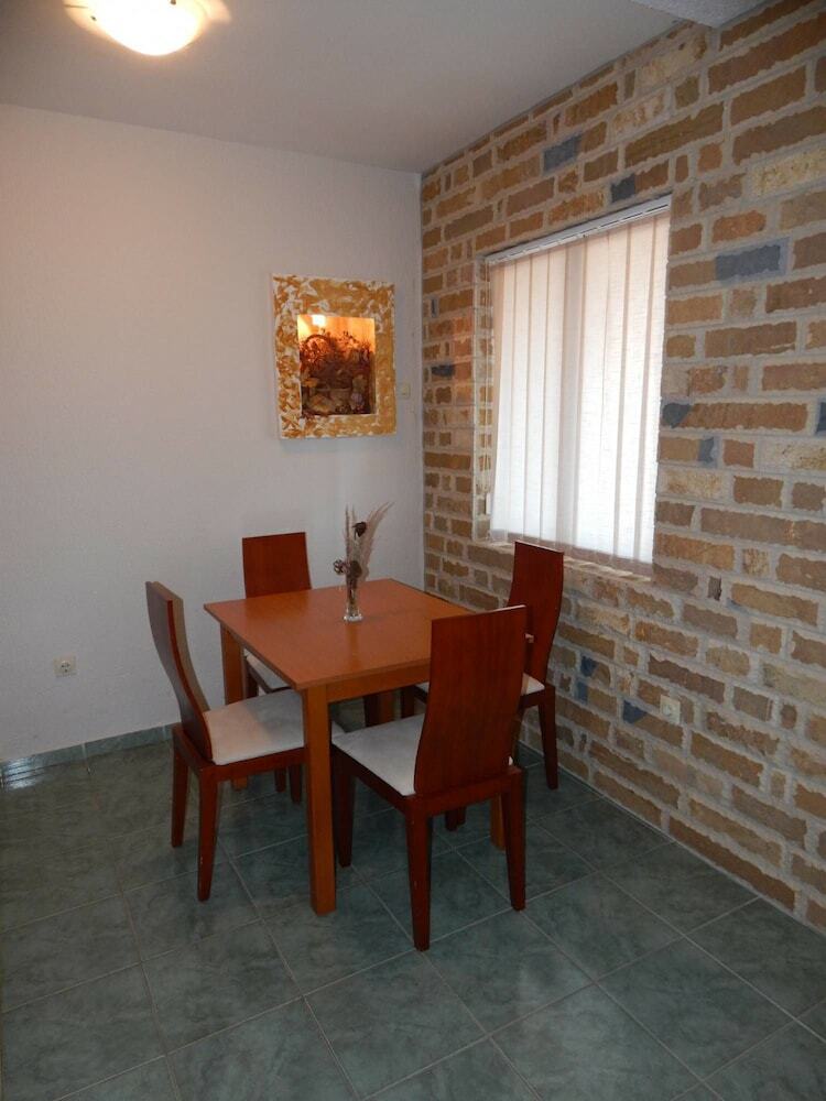 Contessa Apartments