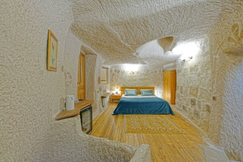 Hotel La Casa Cave