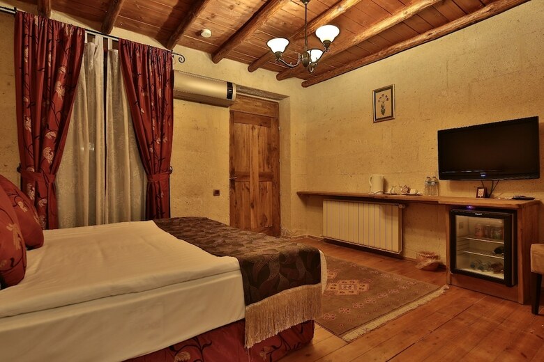 Hotel La Casa Cave