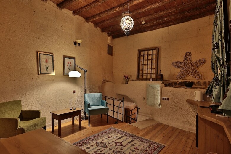 Hotel La Casa Cave