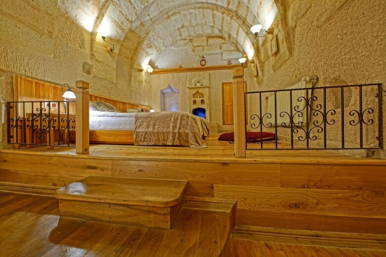 Hotel La Casa Cave