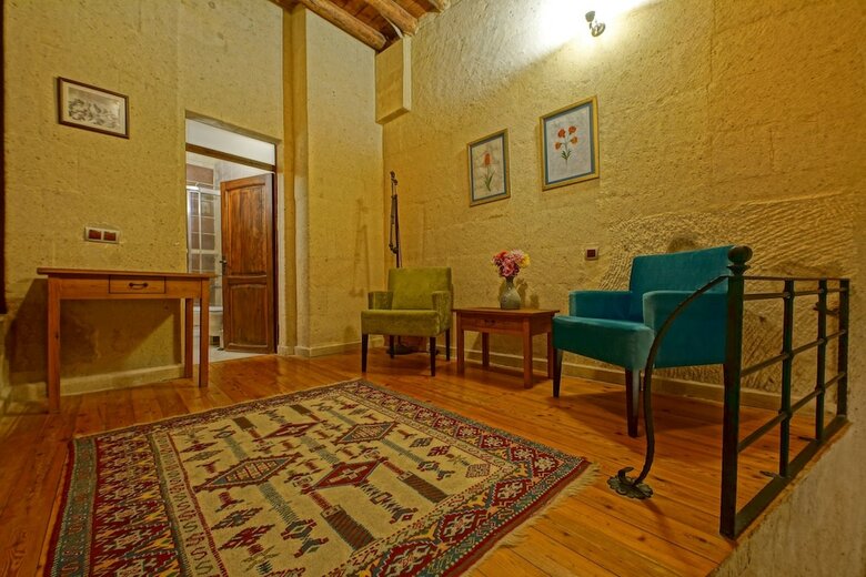 Hotel La Casa Cave