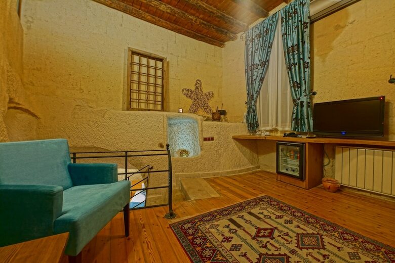 Hotel La Casa Cave