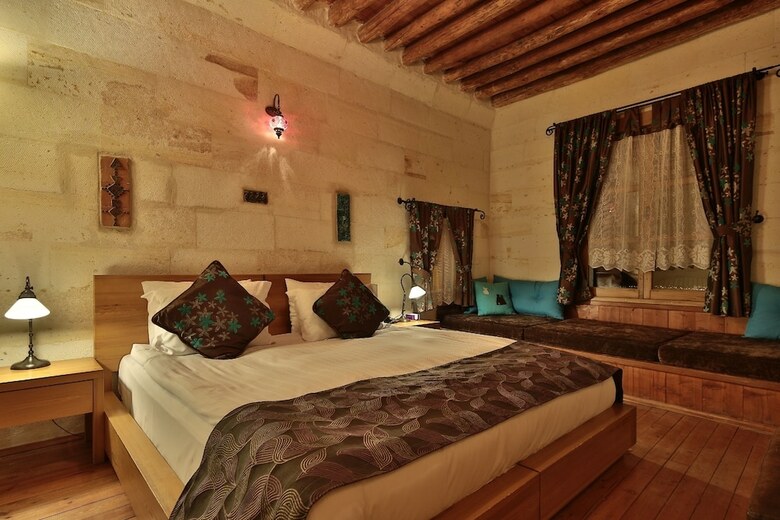 Hotel La Casa Cave