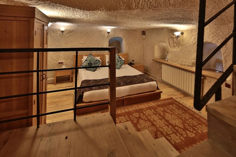 Hotel La Casa Cave