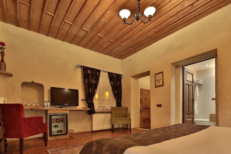 Hotel La Casa Cave