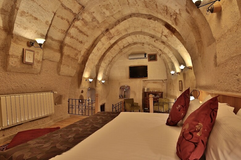 Hotel La Casa Cave