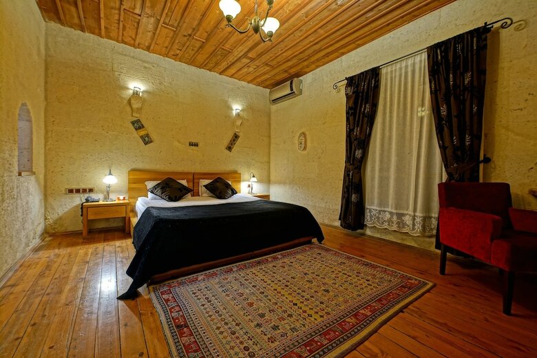 Hotel La Casa Cave