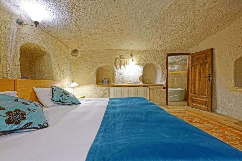 Hotel La Casa Cave