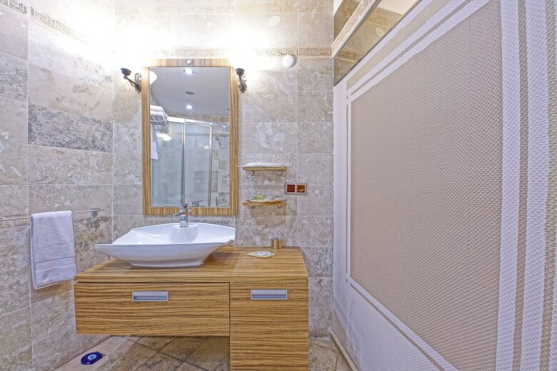 Hotel La Casa Cave