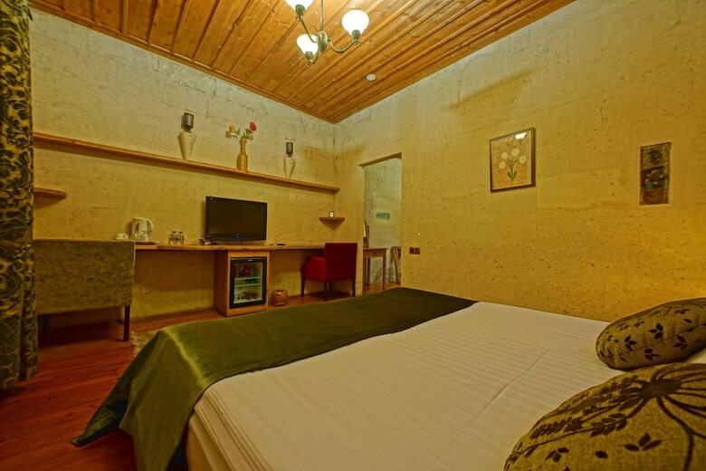Hotel La Casa Cave