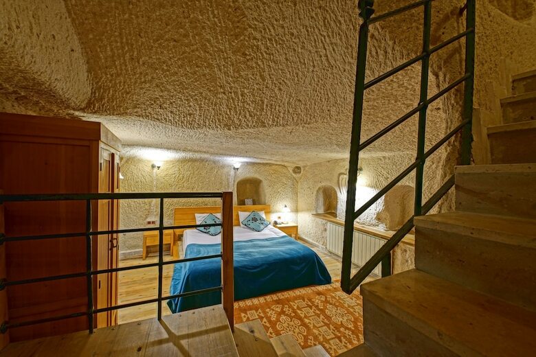 Hotel La Casa Cave