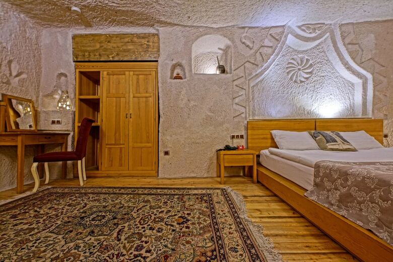 Hotel La Casa Cave