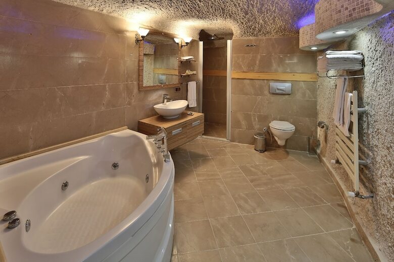 Hotel La Casa Cave